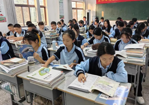 校園全掩蓋雙減作業學生獲得感顯著增強更高質量的方向跨進 校園全掩蓋雙減作業學生獲得感顯著增強更高質量的方向跨進