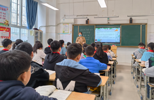 優質均衡方向加速跨進并積極探索高中教育特征多元展開新途徑