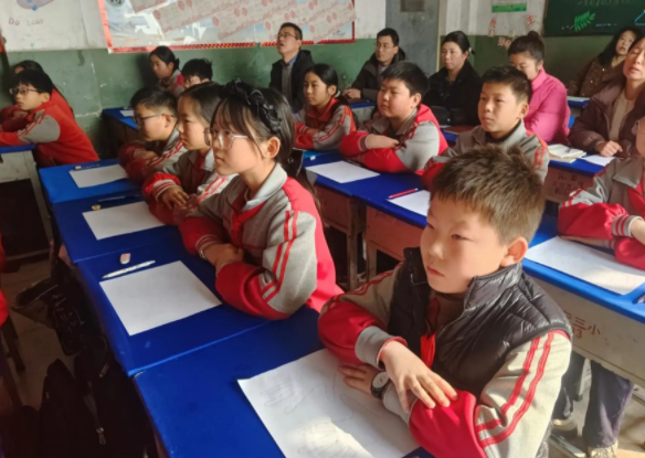 融入心思健康教育內容進步對學生心思行為偏常的識別和早期干涉 融入心思健康教育內容進步對學生心思行為偏常的識別和早期干涉