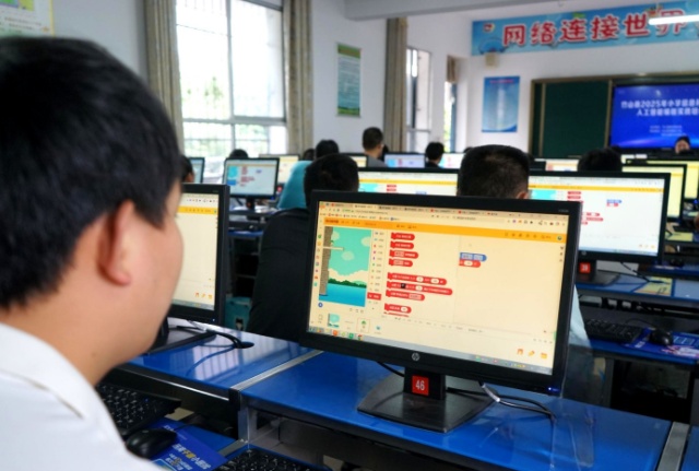 言傳身教老師根據本身經歷形成的共同個人魅力與鮮明教育風格 言傳身教老師根據本身經歷形成的共同個人魅力與鮮明教育風格