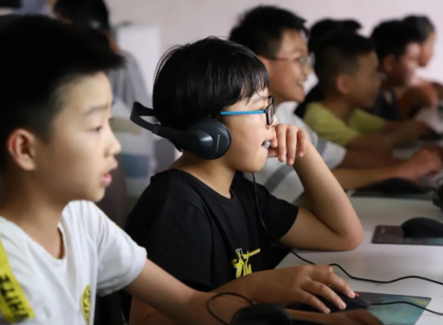 教師主導的底線真實為每個學生的生長注入精準助力與溫暖關心 教師主導的底線真實為每個學生的生長注入精準助力與溫暖關心